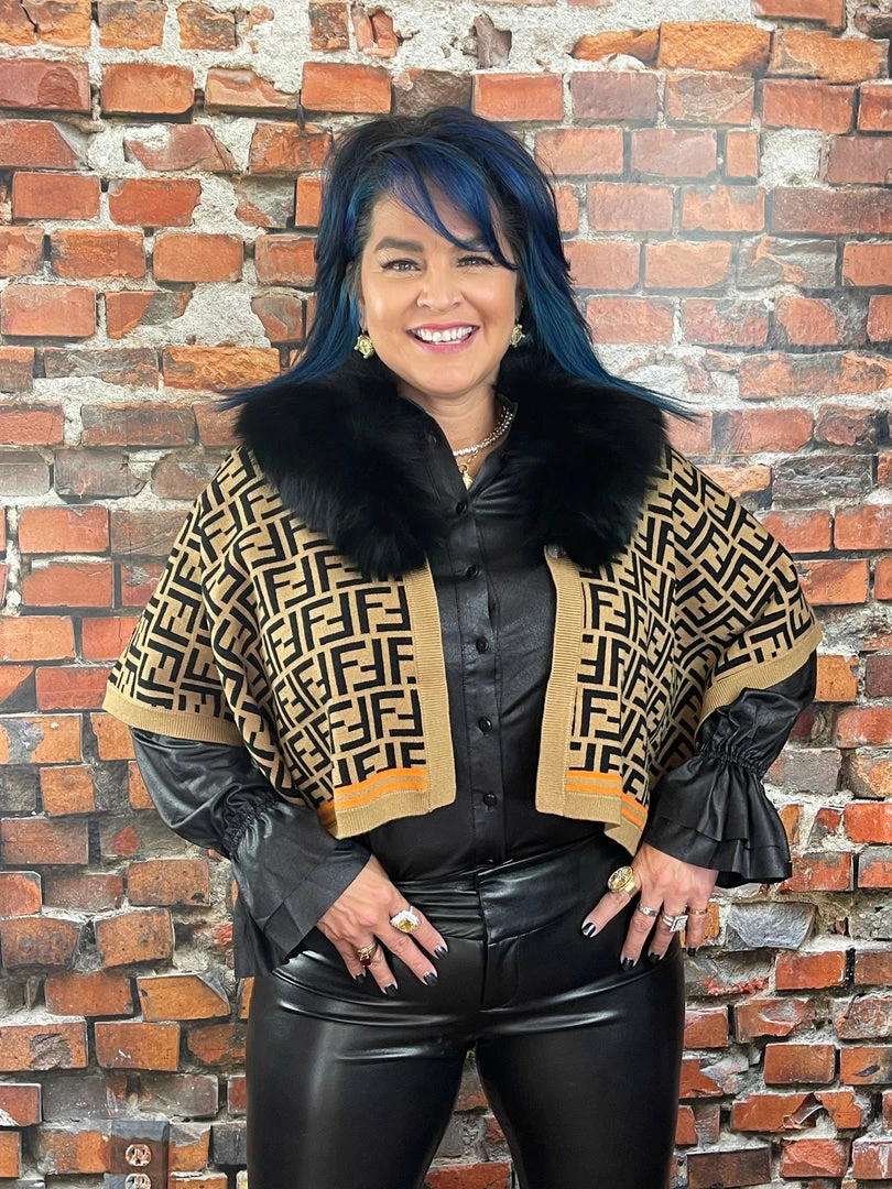 Promo ✨ Oo La La Letter Pattern Short Cape With Fox Collar New Arrivals ✨ 3 Oo La La Letter Pattern Short Cape With Fox Collar New Arrivals