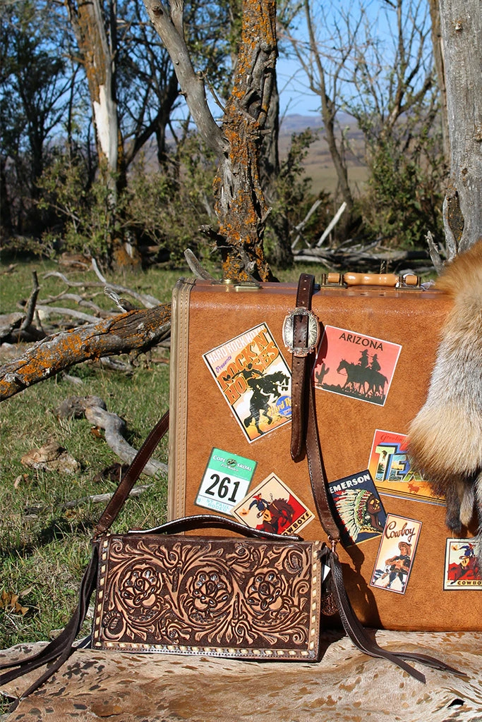 Brand new π Double J Saddlery Vintage Rose Folding Clutch π₯° 2 Double J Saddlery Vintage Rose Folding Clutch