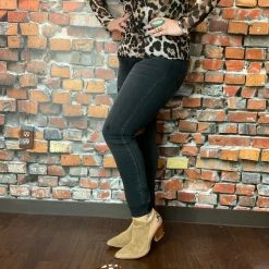 Flash Sale โ Hidden Amelia Skinny ๐ Jeans Bottoms ๐ 9 Hidden Amelia Skinny Jeans Bottoms