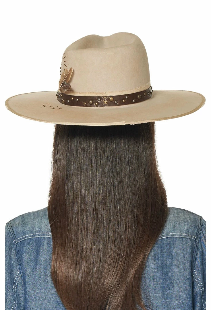 New 🎉 Double D Ranch Wear - Cynthia Hats/Headbands/Scarves/Gloves Making Horse Medicine Hat 👍 9 Double D Ranch Wear - Cynthia Hats/Headbands/Scarves/Gloves Making Horse Medicine Hat