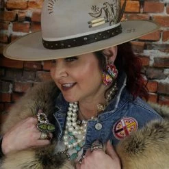 New 🎉 Double D Ranch Wear - Cynthia Hats/Headbands/Scarves/Gloves Making Horse Medicine Hat 👍 12 Double D Ranch Wear - Cynthia Hats/Headbands/Scarves/Gloves Making Horse Medicine Hat