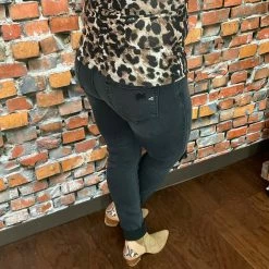 Flash Sale โ Hidden Amelia Skinny ๐ Jeans Bottoms ๐ 11 Hidden Amelia Skinny Jeans Bottoms