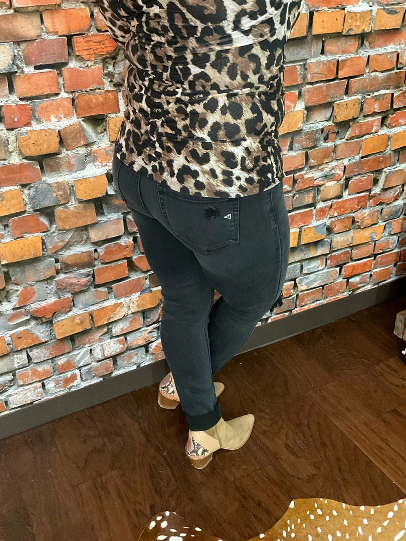 Flash Sale โ Hidden Amelia Skinny ๐ Jeans Bottoms ๐ 7 Hidden Amelia Skinny Jeans Bottoms